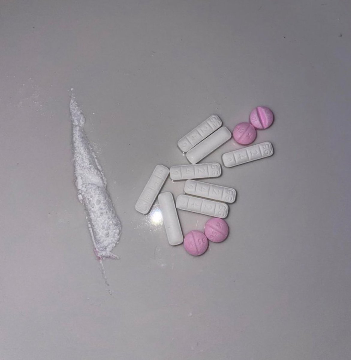 PandaBear001's tweet photo. My favorite combo #drugtwt #coketwt #xantwt https://t.co/MwsF2iRDo7