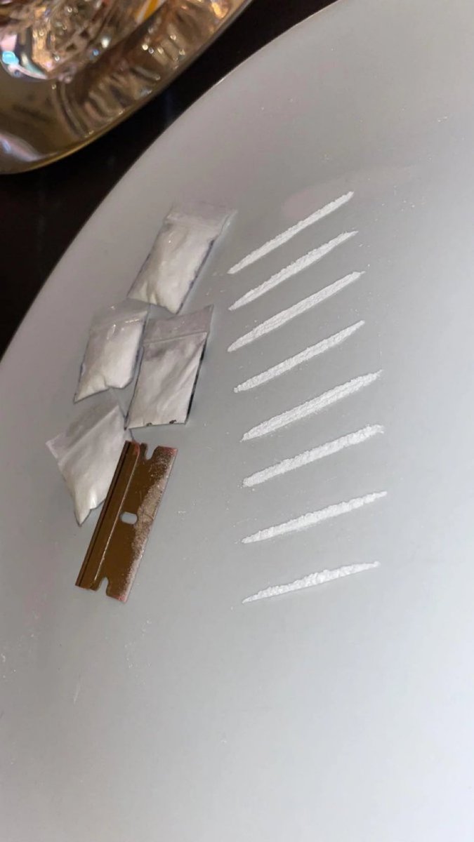 PandaBear001's tweet photo. When doing coke, do you guys prefer small or big lines? 
#drugtwt #cocaine #coketwt #coke #lgbtq #criko. https://t.co/3FjpyAlBLD