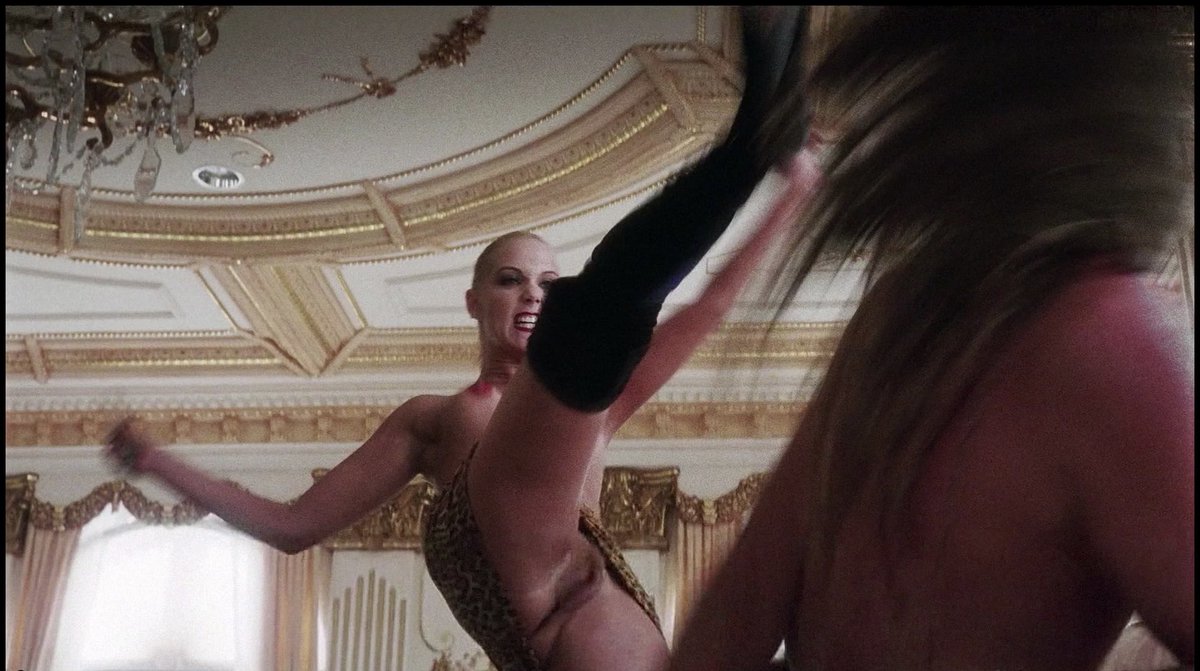 SavageComics's tweet photo. Elizabeth Berkley - Showgirls (1995, dir by Paul Verhoeven) https://t.co/oOGs0amOdA