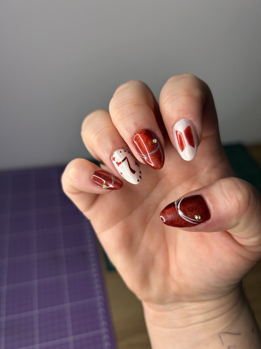 lidyyy's tweet photo. NAIL PRONTINHAAA https://t.co/b2T2kjhWhJ