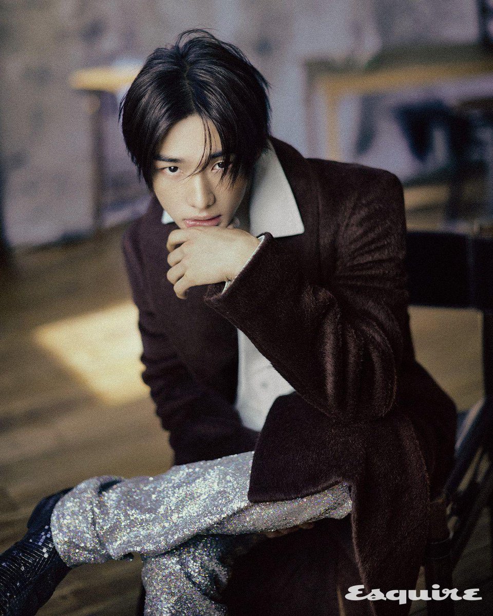 hyunjinpost's tweet photo. hyunjin x dior for esquire korea
#HYUNJINxDIOR https://t.co/RwCIBrG9zl