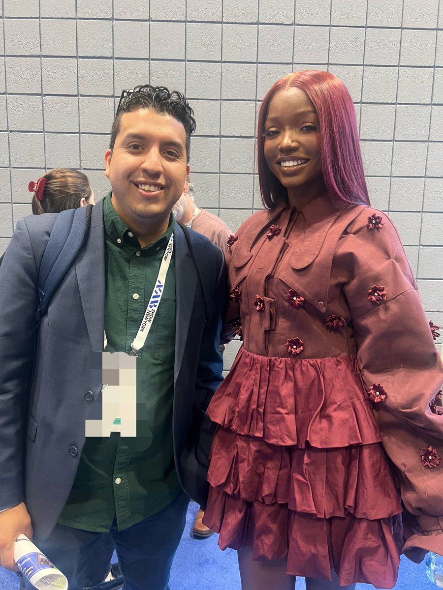 BrianMRadio's tweet photo. Got to meet @itschelleyb from @LoveIsland @loveislandusa at the @NABShow ! Thank you for the advice! https://t.co/g3IOGOORlr