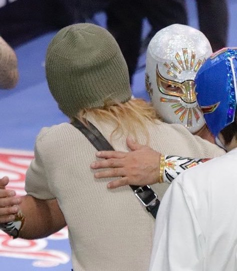 TuTialaARMY's tweet photo. Estos fueron ellos en LAS LUCHAS, disfrutaron, vivieron, nadie los molestó y fueron felices, QUE LES CUESTA NO MOLESTARLOS PEDAZOS DE PERRAS? https://t.co/wurLck56wm