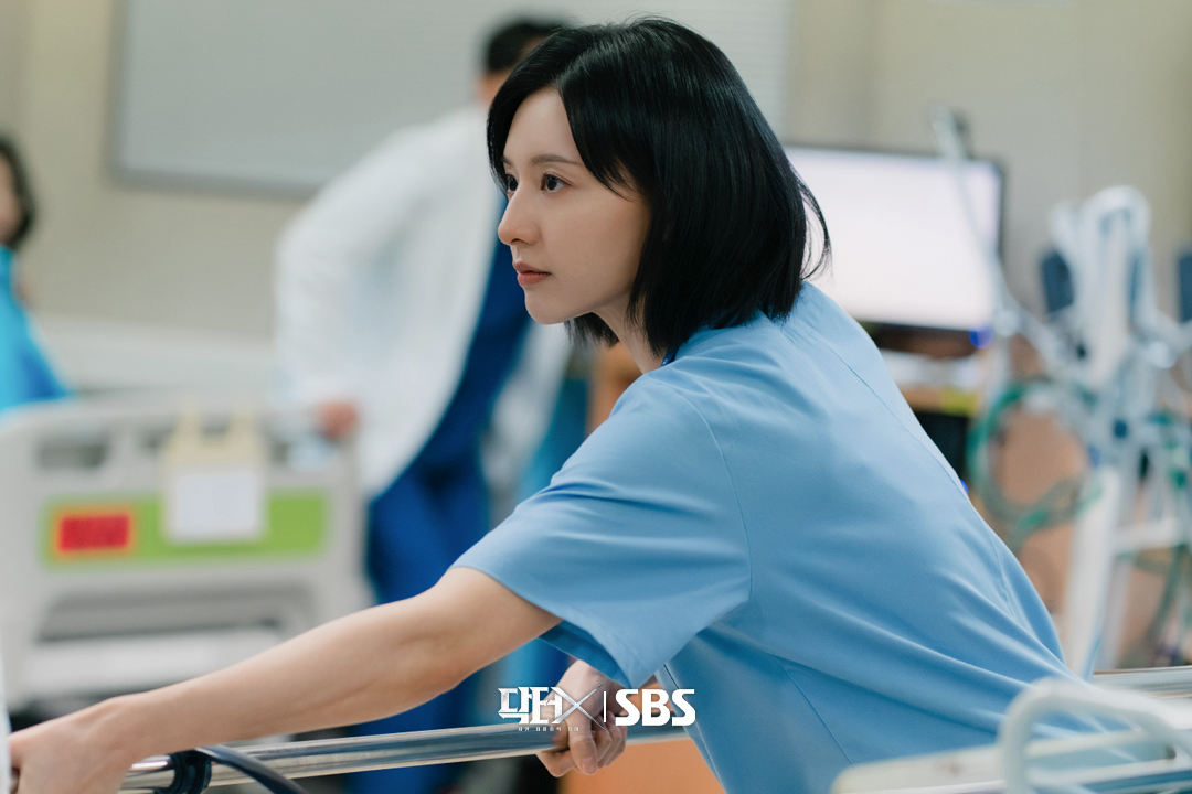 SBSNOW's tweet photo. 드디어 본색 드러낸 나대일의 광기 폭주;;;
계수정이 직접 계박살 내는 중ㅋㅋㅋ🔥

SBS 금토드라마 <닥터X : 하얀 마피아의 시대>
☞ [금,토] 밤 9시 50분

#SBS금토드라마 #닥터X하얀마피아의시대
#DoctorX #김지원 #이정은 https://t.co/vwqPMKPpj9