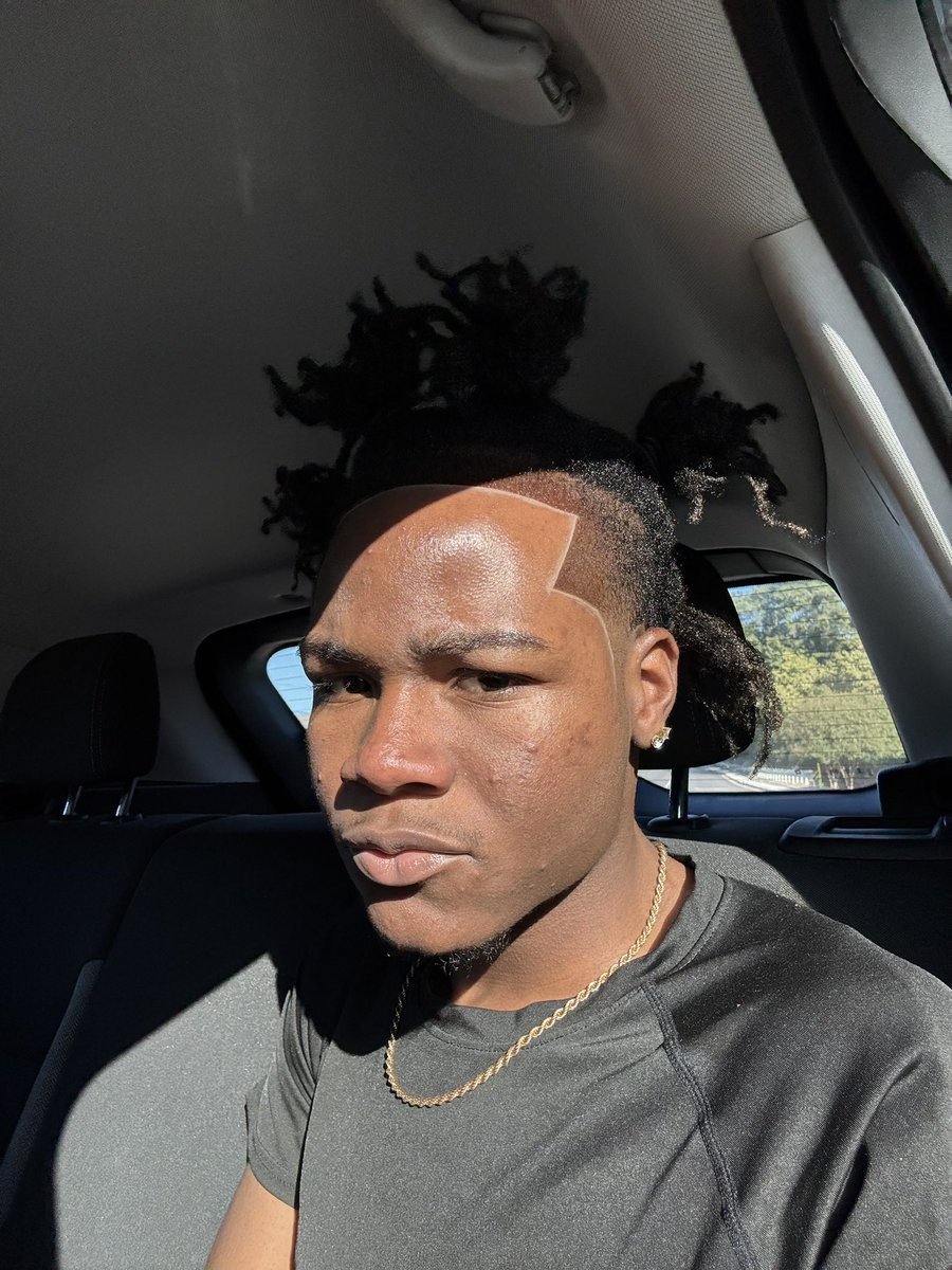 clxdyskySs's tweet photo. ayo , the cut fye ? https://t.co/dkAeT5xkOD