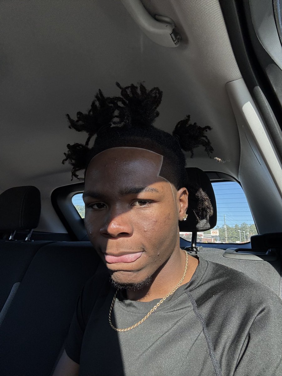 clxdyskySs's tweet photo. ayo , the cut fye ? https://t.co/dkAeT5xkOD