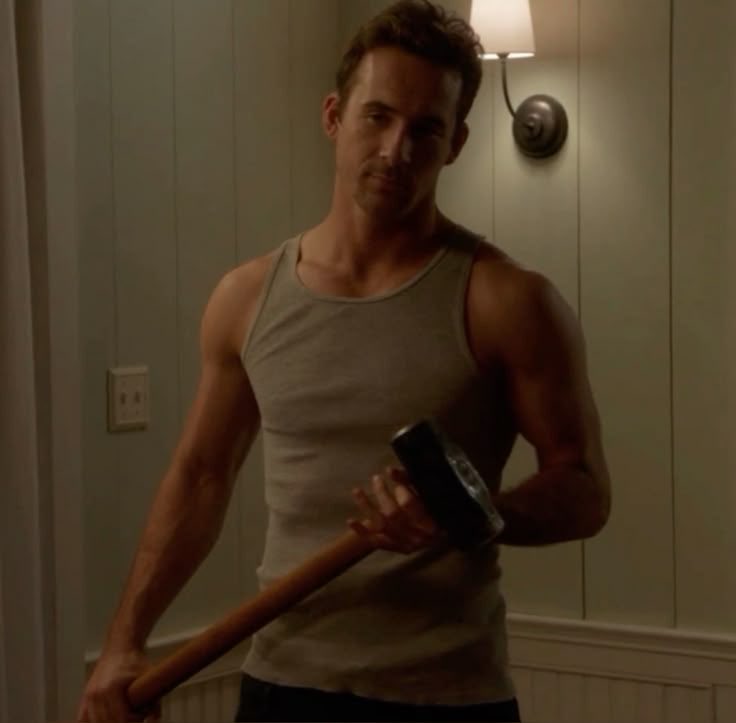 NotMilkkii's tweet photo. barry sloane horror movie that starts off like a bad hallmark Christmas movie PLEASEEEEE https://t.co/5yl2plUGzq