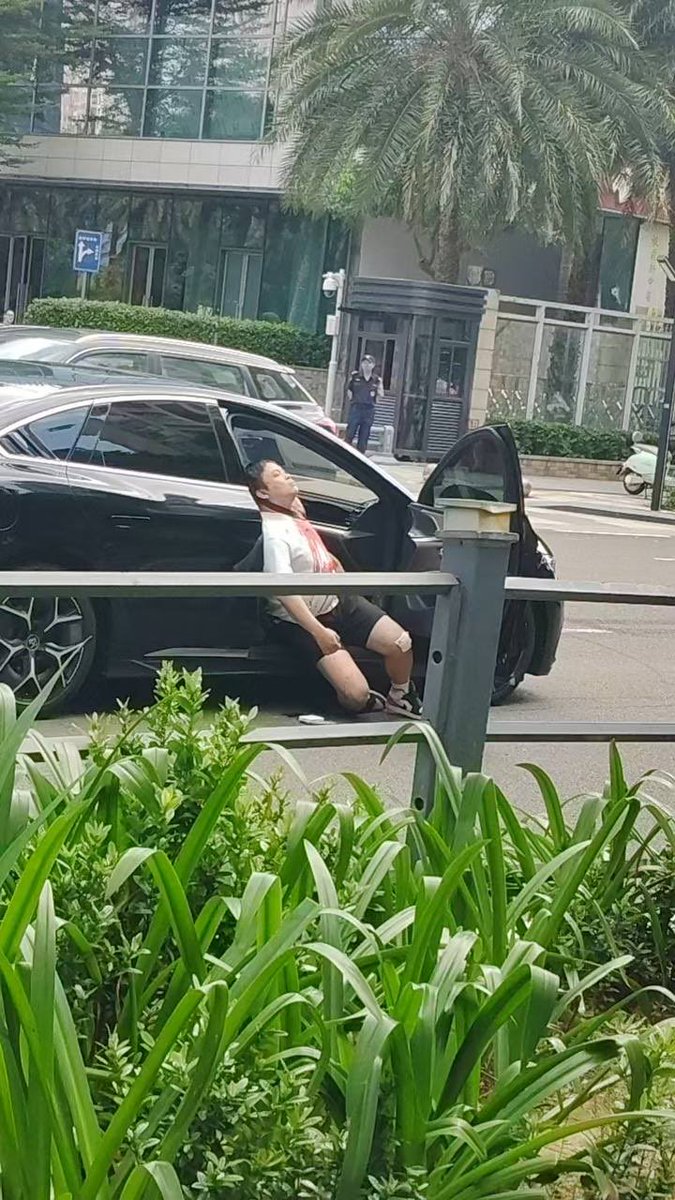 Caikmg's tweet photo. 也是个爷们

果然坏人不怕你拿起法律

就怕你拿起武器 https://t.co/tKrhG7Y0G9