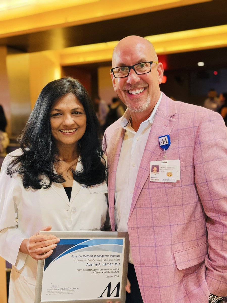 AparnaKamatMD's tweet photo. Honored to receive the Presidential award for our Annals of Oncology paper. Truly a team effort! @HMethodistMD @pedroramirezMD @HsuMd https://t.co/SRBk8YSGkq