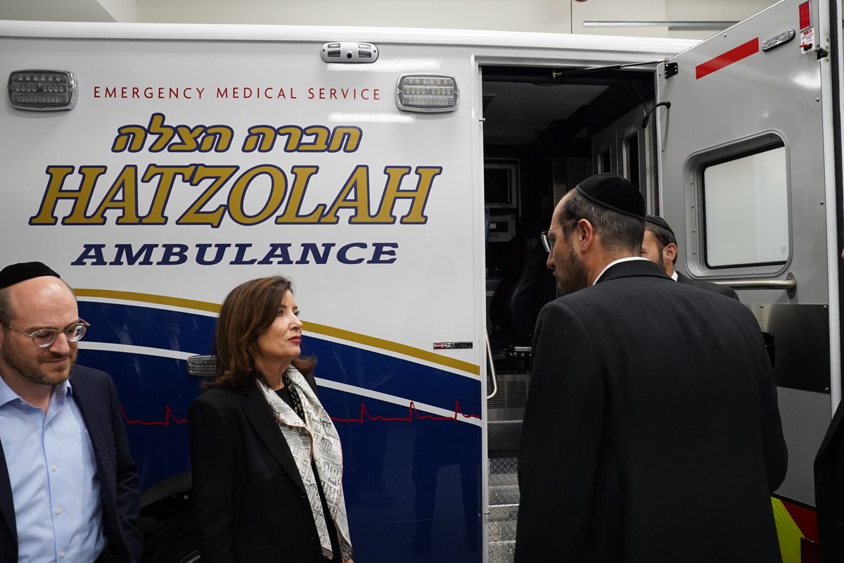KathyHochul's tweet photo. Stopped by the Boro Park Hatzalah with @SEichenstein  and local neighborhood chiefs. I got to hear more about their communication system, visit the dispatch room, and witness these amazing volunteer emergency responders in action. https://t.co/sV1SF5KUYY