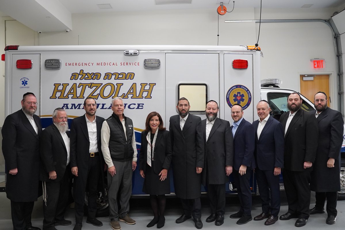 KathyHochul's tweet photo. Stopped by the Boro Park Hatzalah with @SEichenstein  and local neighborhood chiefs. I got to hear more about their communication system, visit the dispatch room, and witness these amazing volunteer emergency responders in action. https://t.co/sV1SF5KUYY