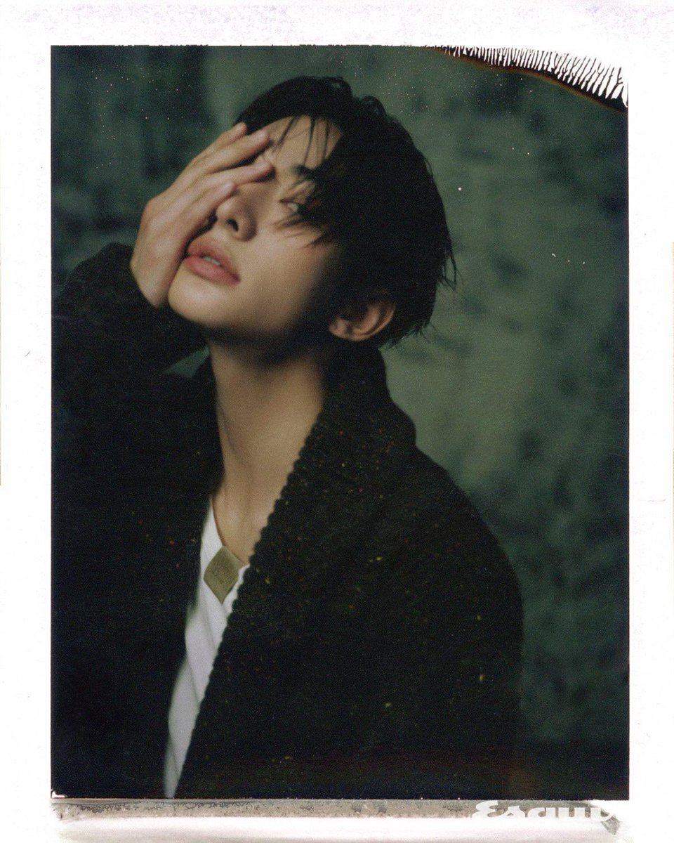 havenfiIm's tweet photo. hyunjin x dior x esquire korea

#HYUNJINxDIOR 
#HYUNJINxESQUIREKorea https://t.co/tggGl72FCS