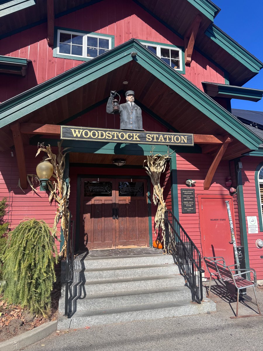 2TallTom's tweet photo. Apple Orchard Greeter. #NewHampshire
He has looked better.
He kept the doctor away.
With today's apple.
#haiku #travel #cruise #rivercruise #ABD #Disney #DCL #follow #Azamara #AmaWaterways #TravelAgent
https://t.co/uw4gQasrM3 https://t.co/gz6RrlUBkI