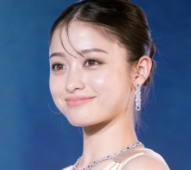 cam_modelchan tweet picture
