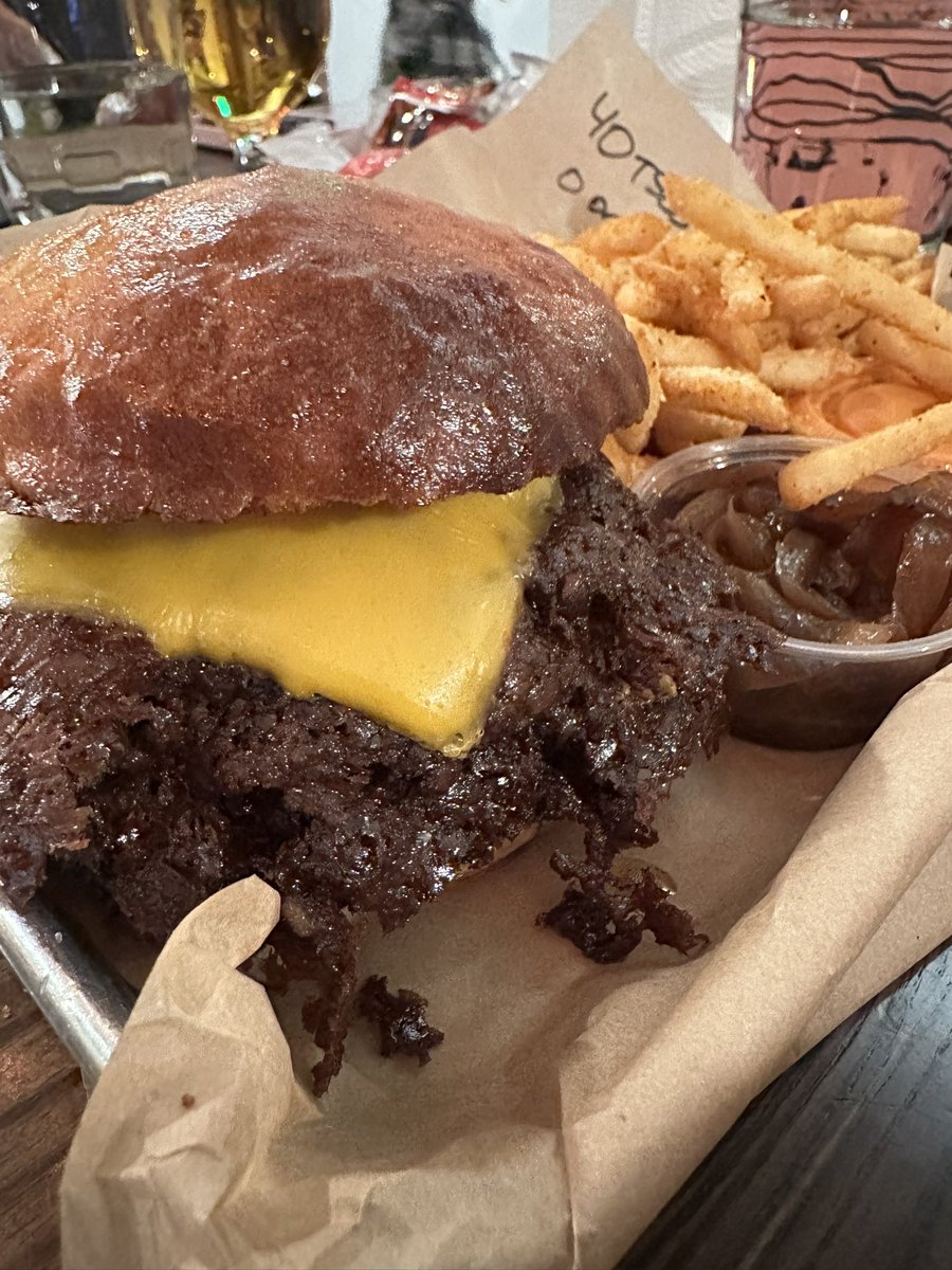 HashnHoops's tweet photo. I know yall hate smash burgers here but I had to get a Snipe Burger before they start work on the new location https://t.co/IUs6negbpC