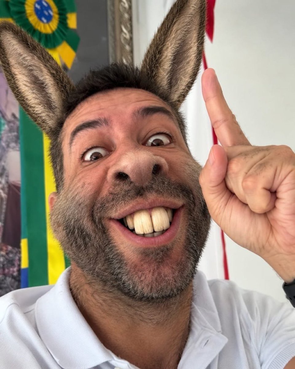 JihadilsonLight's tweet photo. @C0med0rdib0sta7 kkkkk muito feio esse burro do shrek https://t.co/uJR1Vsj6hR