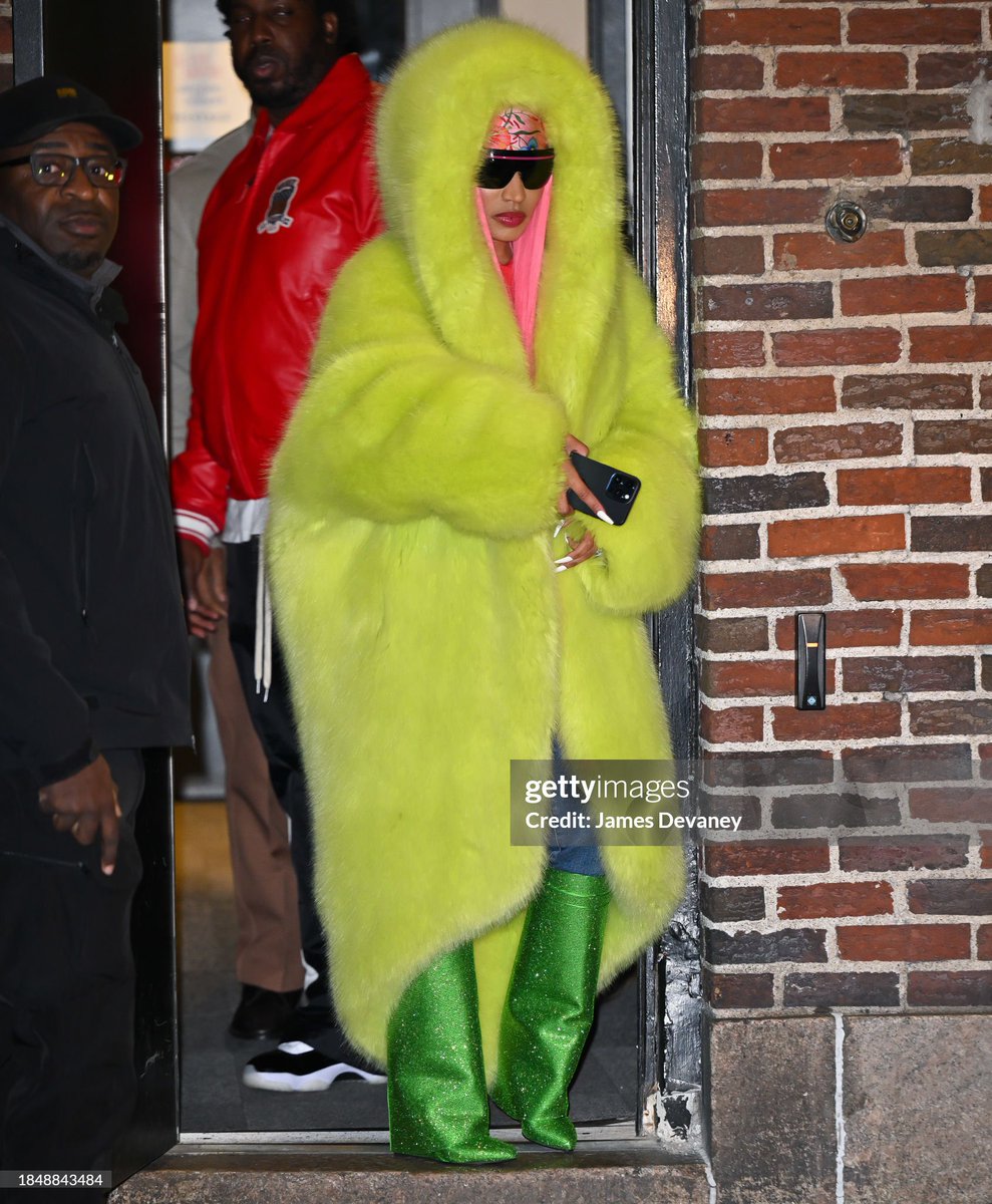 NickiThaQueen's tweet photo. this was so high fashion of her https://t.co/5IAPXhiAJ4