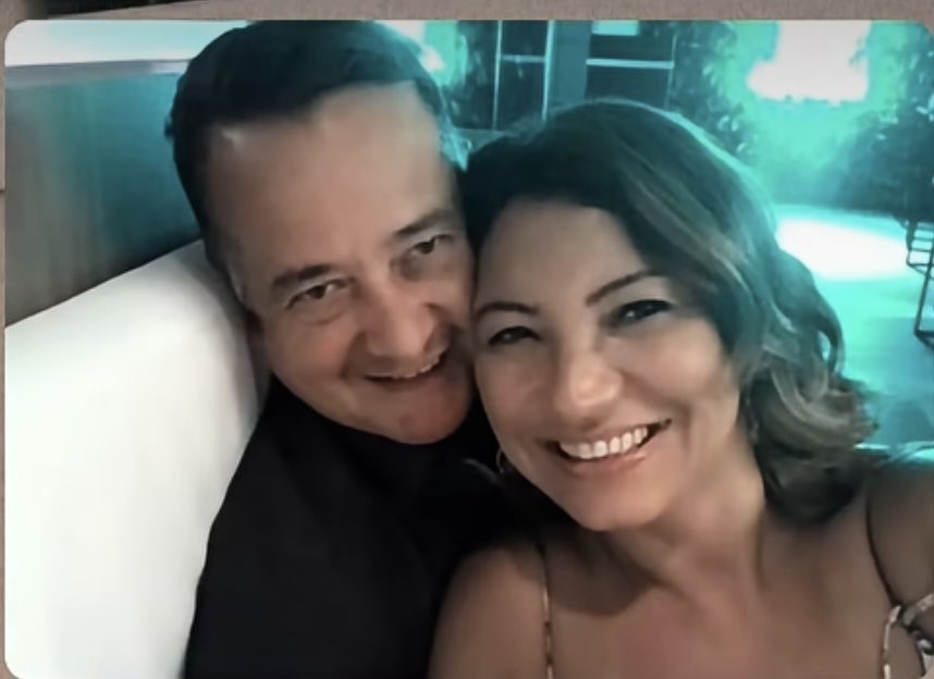 MelissaRocha73's tweet photo. Circulam rumores que vai vir uma revelação bombástica 😂😂😂 https://t.co/SfkbzkffA8