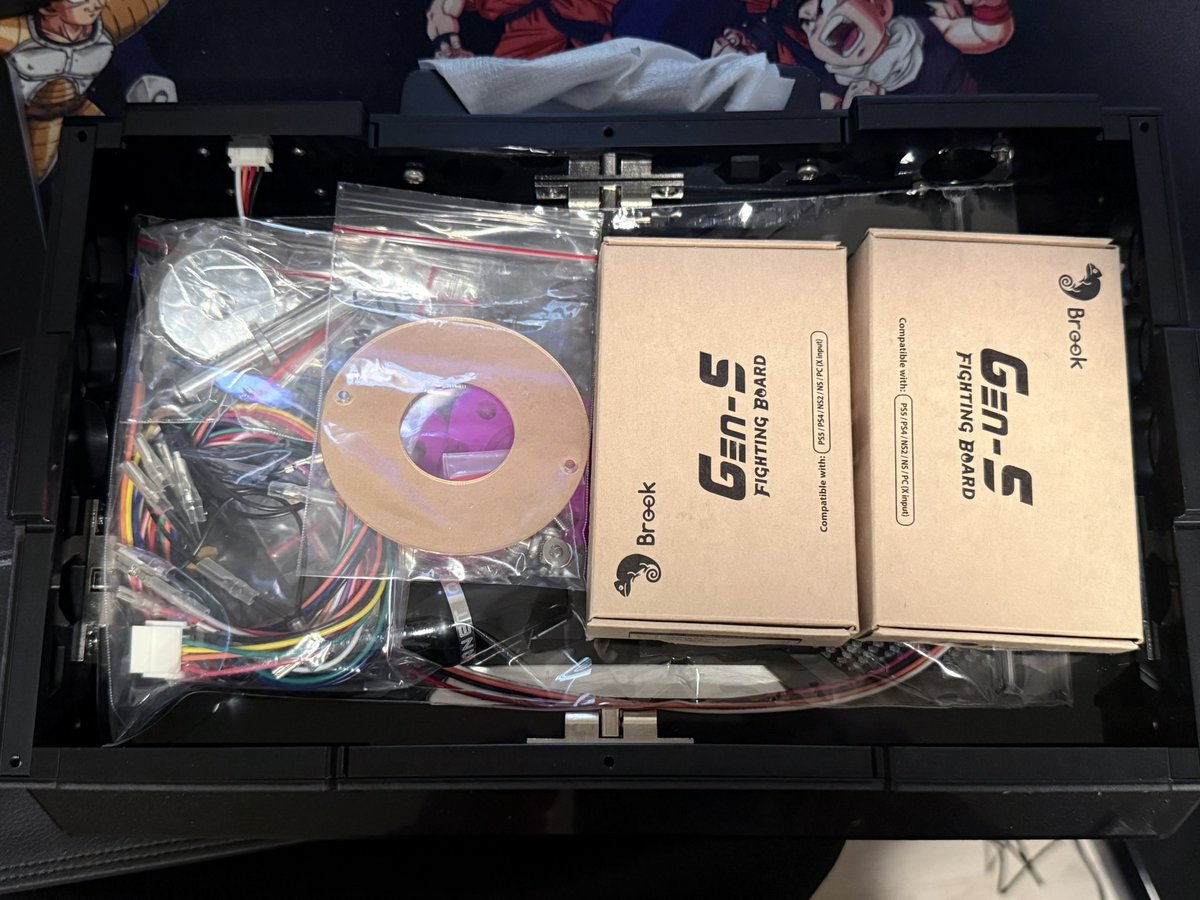 ABATHINGNERD's tweet photo. It’s finally here. I’ve got to wait a bit to wire it since I’ll be out on vacation. Really excited to put it together and this VM6R will probably be my main now. 😭 https://t.co/BSpDWAYpKI
