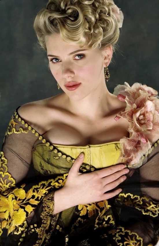 ScarjoMedia's tweet photo. Scarlett Johansson doing Promotional Shoots for The Prestige (2006) https://t.co/9odPWGN3dO