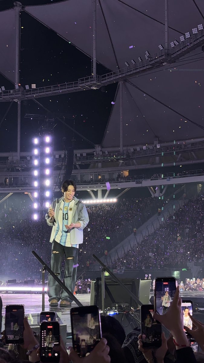 maliluvekoo's tweet photo. mi nuevo fondo de pantalla <3 te amo jungkook con la casaca de argentina https://t.co/zYzdDRnf2l