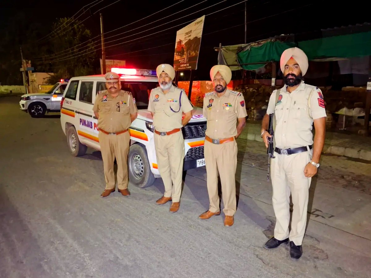FazilkaPolice's tweet photo. ਫਾਜ਼ਿਲਕਾ ਪੁਲਿਸ ਵੱਲੋਂ “ਨਾਈਟ ਡੋਮਿਨੇਸ਼ਨ” ਤਹਿਤ ਰਾਤ ਸਮੇਂ ਜ਼ਿਲ੍ਹੇ ਭਰ ਵਿੱਚ ਸੁਰੱਖਿਆ ਪ੍ਰਬੰਧਾਂ ਨੂੰ ਹੋਰ ਮਜ਼ਬੂਤ ਕੀਤਾ ਗਿਆ ਹੈ।
ਪੂਰੇ ਜ਼ਿਲ੍ਹੇ ਵਿੱਚ ਸਖ਼ਤ ਨਾਕਾਬੰਦੀ, ਪੀ.ਸੀ.ਆਰ. ਮੋਟਰਸਾਈਕਲ ਗਸ਼ਤ ਅਤੇ ਬਾਰਡਰ ਤੇ ਹਾਈਵੇਅ ਪੈਟਰੋਲਿੰਗ ਰਾਹੀਂ ਹਰ ਗਤੀਵਿਧੀ ’ਤੇ ਤਿੱਖੀ ਨਜ਼ਰ ਰੱਖੀ ਜਾ ਰਹੀ ਹੈ। ਸ਼ਰਾਰਤੀ ਅਨਸਰਾਂ ਨਾਲ ਸਖ਼ਤੀ ਨਾਲ ਨਜਿੱਠਣ ਲਈ ਪੁਲਿਸ ਟੀਮਾਂ ਪੂਰੀ ਤਰ੍ਹਾਂ ਮੁਸਤੈਦ ਹਨ।
GOs ਅਤੇ SHOs ਵੱਲੋਂ ਖੁਦ ਮੈਦਾਨ ਵਿੱਚ ਉਤਰ ਕੇ ਕੀਤੀ ਜਾ ਰਹੀ ਚੈਕਿੰਗ ਅਤੇ ਨਿਗਰਾਨੀ ਨਾਲ ਸੁਰੱਖਿਆ ਪ੍ਰਬੰਧਾਂ ਨੂੰ ਹੋਰ ਮਜ਼ਬੂਤੀ ਮਿਲ ਰਹੀ ਹੈ।

Fazilka Police has further strengthened security arrangements across the district under the “Night Domination” programme.

Strict nakabandi, PCR motorcycle patrolling, and border & highway patrolling are being carried out to maintain a close watch on every movement and prevent any suspicious or unlawful activity.
GOs and SHOs are personally taking to the field to supervise checking and security arrangements, further strengthening the police presence across the district.
Fazilka Police — 24x7 alert and committed to a safe and secure Independence Day. 
 
#NightDomination #YourSafetyOurPriority