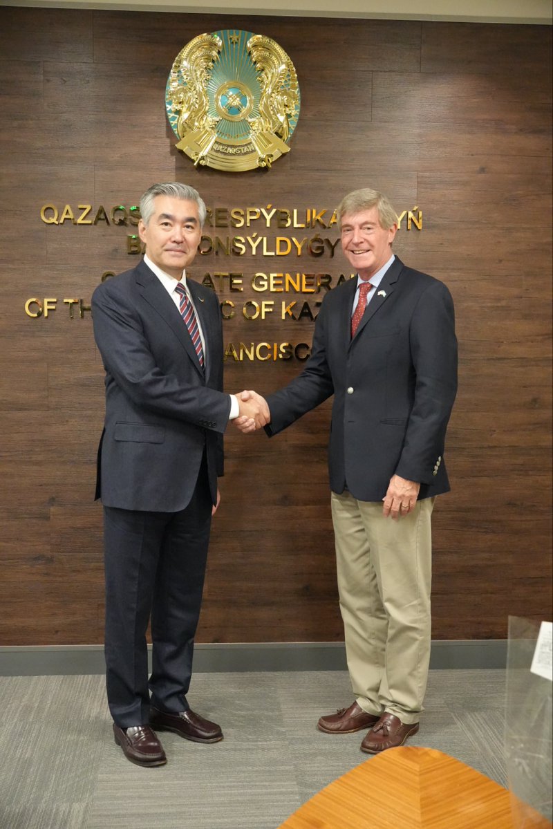 KZAmbUS's tweet photo. Wheels down in San Francisco for a working visit. Pleased to begin my engagements by meeting Kazakhstan’s Honorary Consul in Arizona, Hugh Hallman @hughhallman, to discuss our joint projects and plans ahead. Grateful for his continued support and valuable contribution to strengthening 🇰🇿🇺🇸 ties.