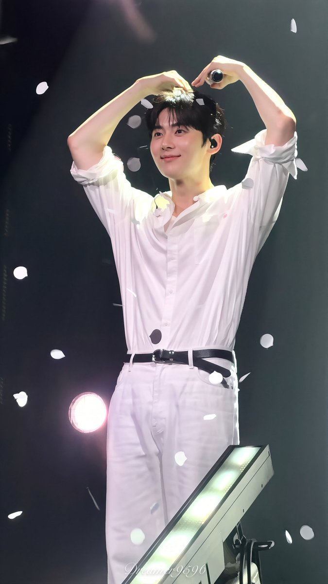 Dreamer9596s's tweet photo. 20261017  黄旼炫  황민현  
The Peach Blossom D-2 Ending

#HWANGMINHYUN 
#황민현 https://t.co/YEf91zHLoH