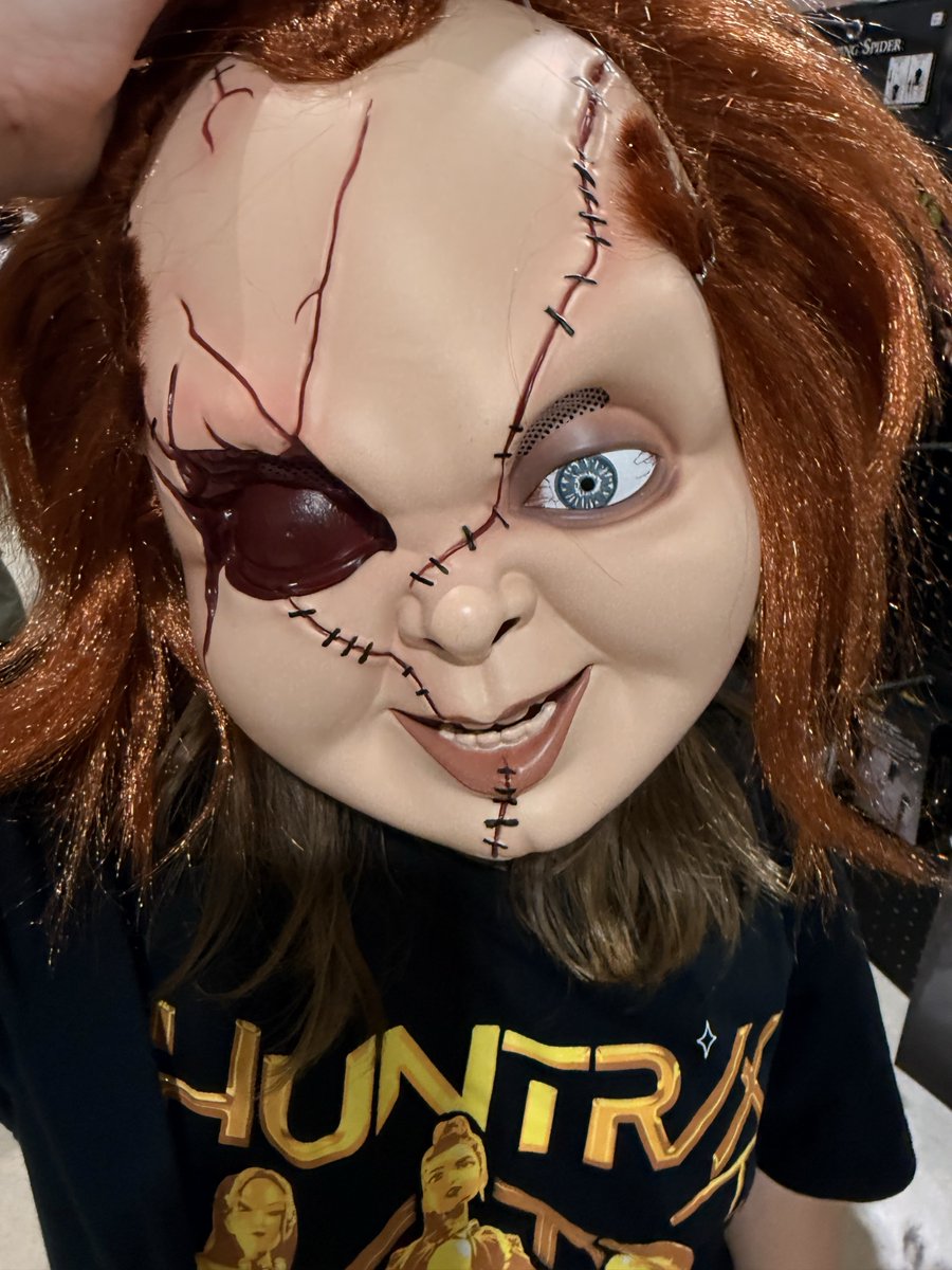 CardiacDrop's tweet photo. It’s a horror wonderland… @SpiritHalloween 🎃🎃🎃 https://t.co/tFSWAktrni
