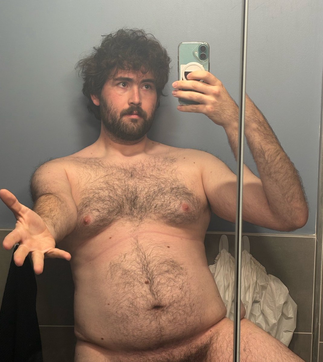 msmaltodextrin's tweet photo. Me reaching out to hug you because I’m cold https://t.co/Wm3ij6GKvl