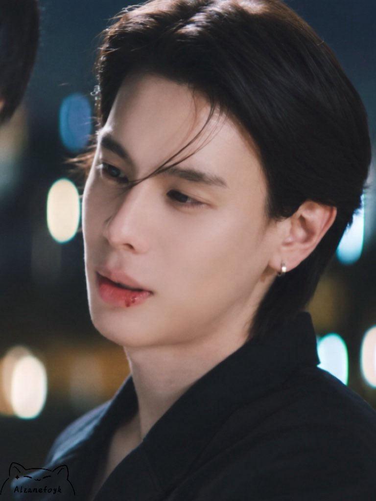 lunar_tin_'s tweet photo. I can literally feel myself becoming obsessed with Bank

#BankArit
#foolinlove https://t.co/zeFW0BbfmI