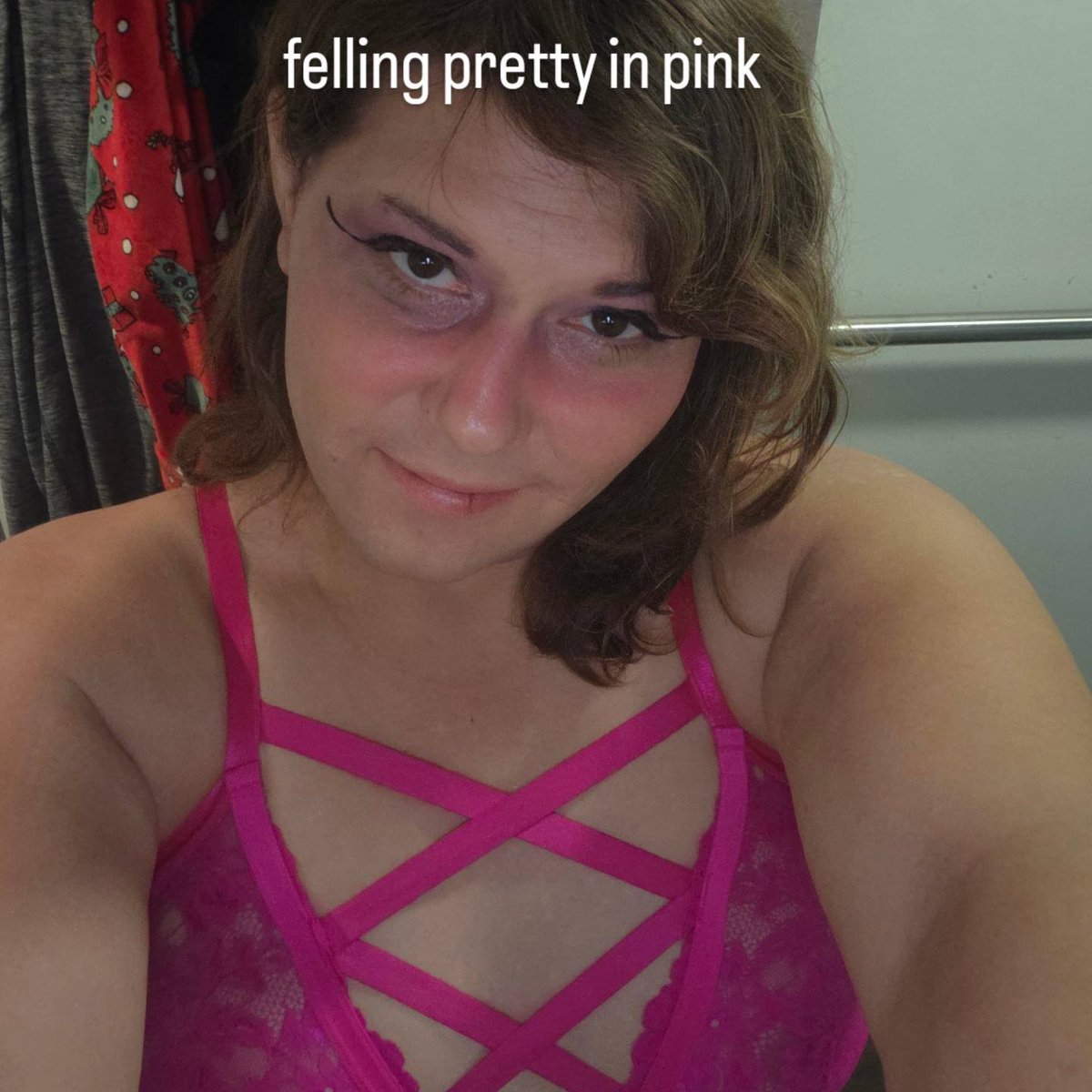 LuciSevens's tweet photo. do you think I look pretty in pink? https://t.co/ImnpXbZZO3