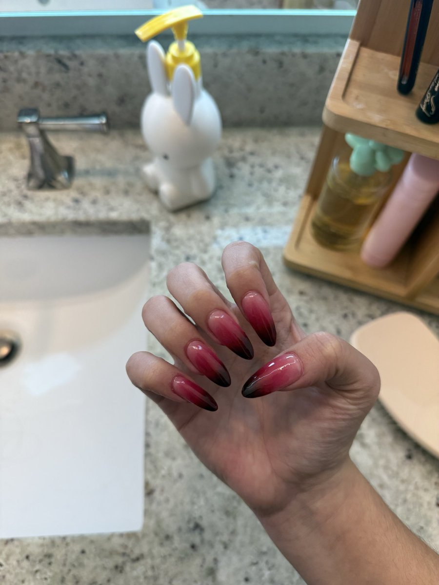 kikawaaaa's tweet photo. *digs my nails into your skin* :3 https://t.co/wJW5Z3dGcl