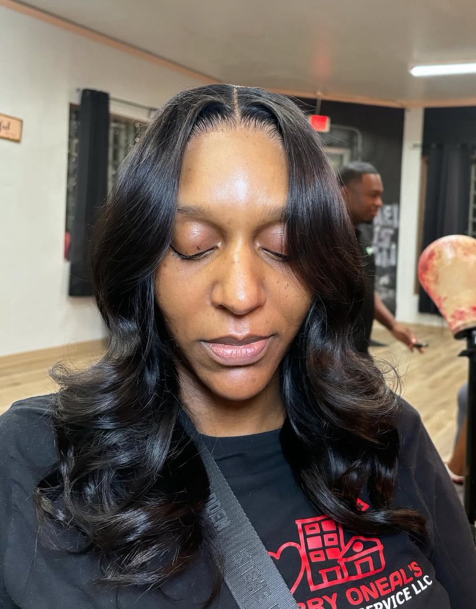 stylesbycarrami's tweet photo. closure quick weave light layers 😍😍(the closure she brought wasn't budging on the knots but you can't even tell 🤔 
#detroithairstylist #detroit #detroit https://t.co/dKMdN4l37t