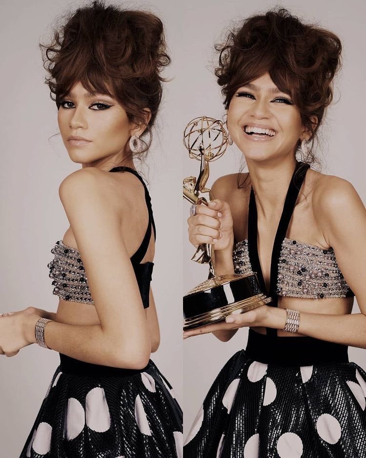 SWIFT9AR's tweet photo. my (x2) emmy winner https://t.co/MMGQKpEEmK
