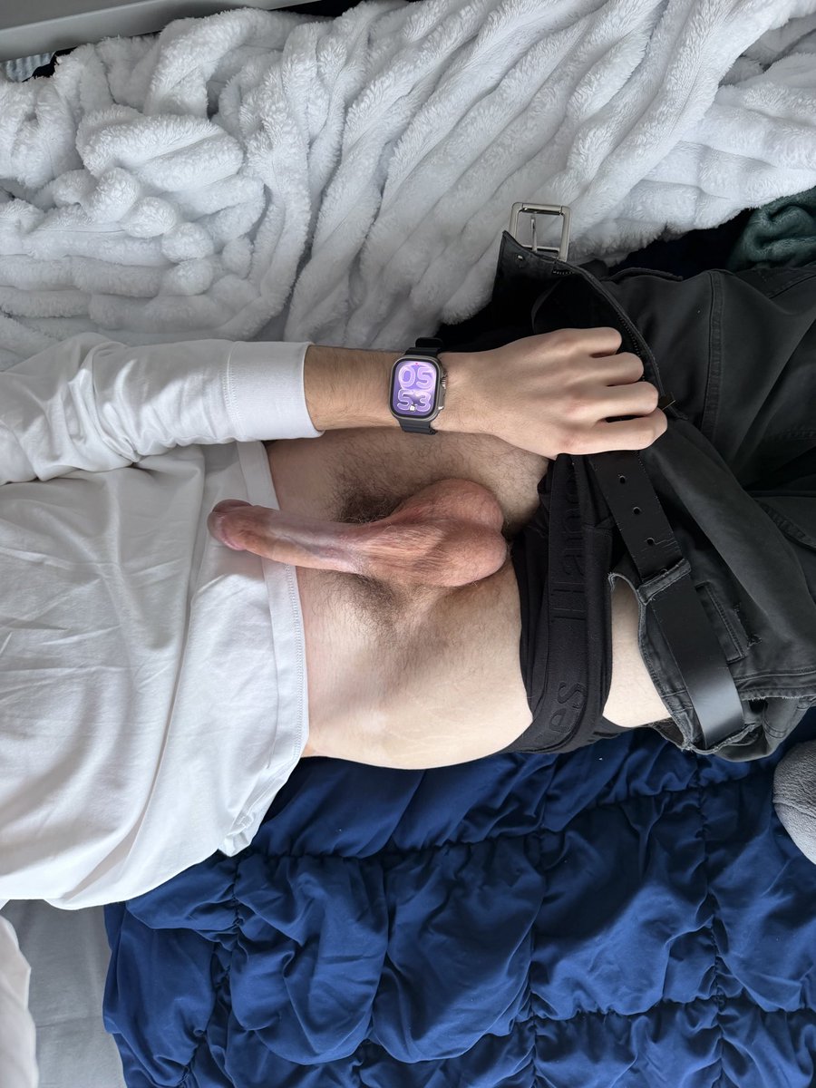 Winter_M0on's tweet photo. Swipe ➡️😊💚 
#bi #bulge https://t.co/8eglRTJNi0