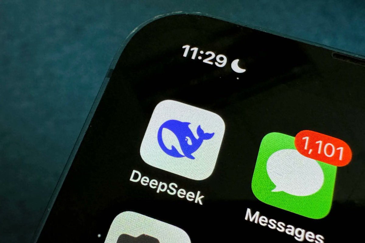 Mr_Zain72's tweet photo. DeepSeek reportedly raised ~$15B (100B yuan) incl. CATL &amp; Tencent, per Bloomberg — 2 days after the US ordered federal agencies to drop its AI tech over security concerns. #AI #DeepSeek https://t.co/DGPb3D4LS5 https://t.co/zoePhmzbw2