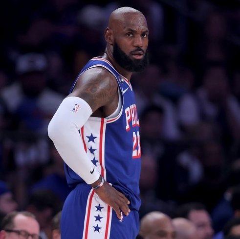 LegionHoops's tweet photo. Cavaliers coach Kenny Atkinson says not signing LeBron made him “depressed”:

"We were anticipating and excited to land LeBron and then you have that news, having gone through free agency a lot, when you're expecting something to happen and it doesn't happen, that first day or two, you're just like, you're depressed, quite honestly. That's the emotions of it."

(via @mcten)