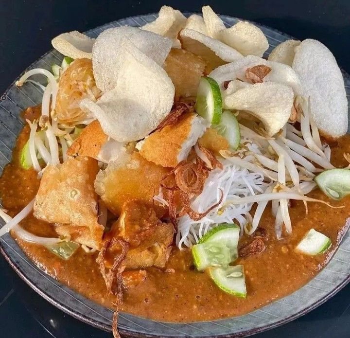 anaphalisaa's tweet photo. kamu lebih suka ketoprak atau nasi pecel? https://t.co/RWYKyFXAf8
