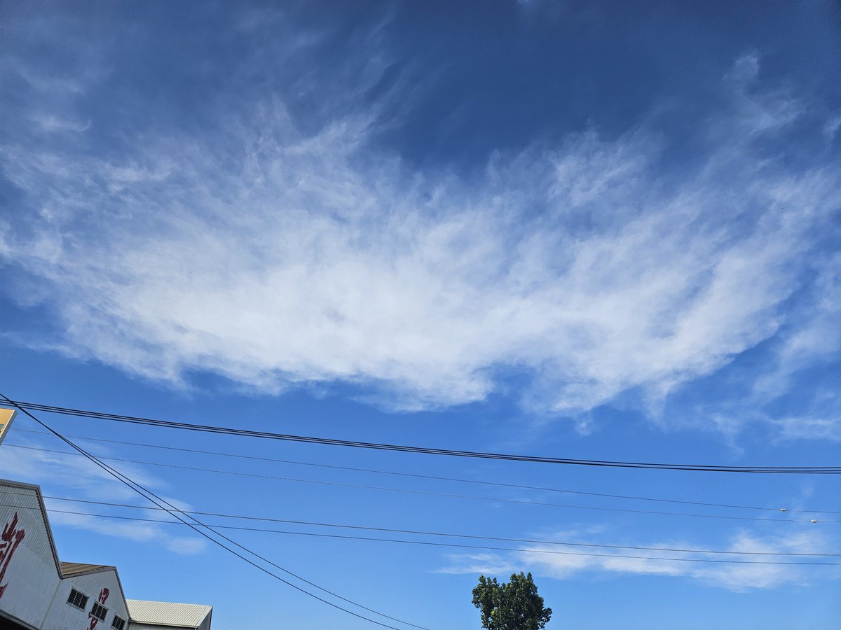 f89125's tweet photo. 颱風天？？？ https://t.co/MQ5CF721FP