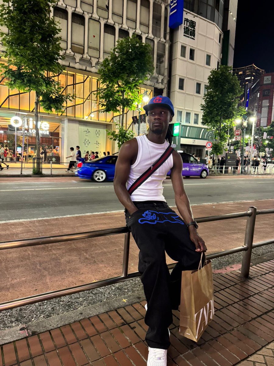 mommylottin's tweet photo. young, black &amp; rich. https://t.co/9RzQLSFO9o