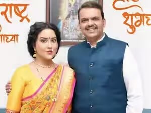 Bala17332881's tweet photo. Disha Salian: GANG RAPED and MURDERED!
TIME to file FIR: 6 YEARS!
Number of FIRs: ONE!

Amruta Fadnavis: Few social media comments on her remark on MUSLIMS in Garba. 
TIME to file FIR: 2 DAYS!
Number of FIRs: TWENTY THREE!

Some are just way more privileged in India. 

Marry wisely!