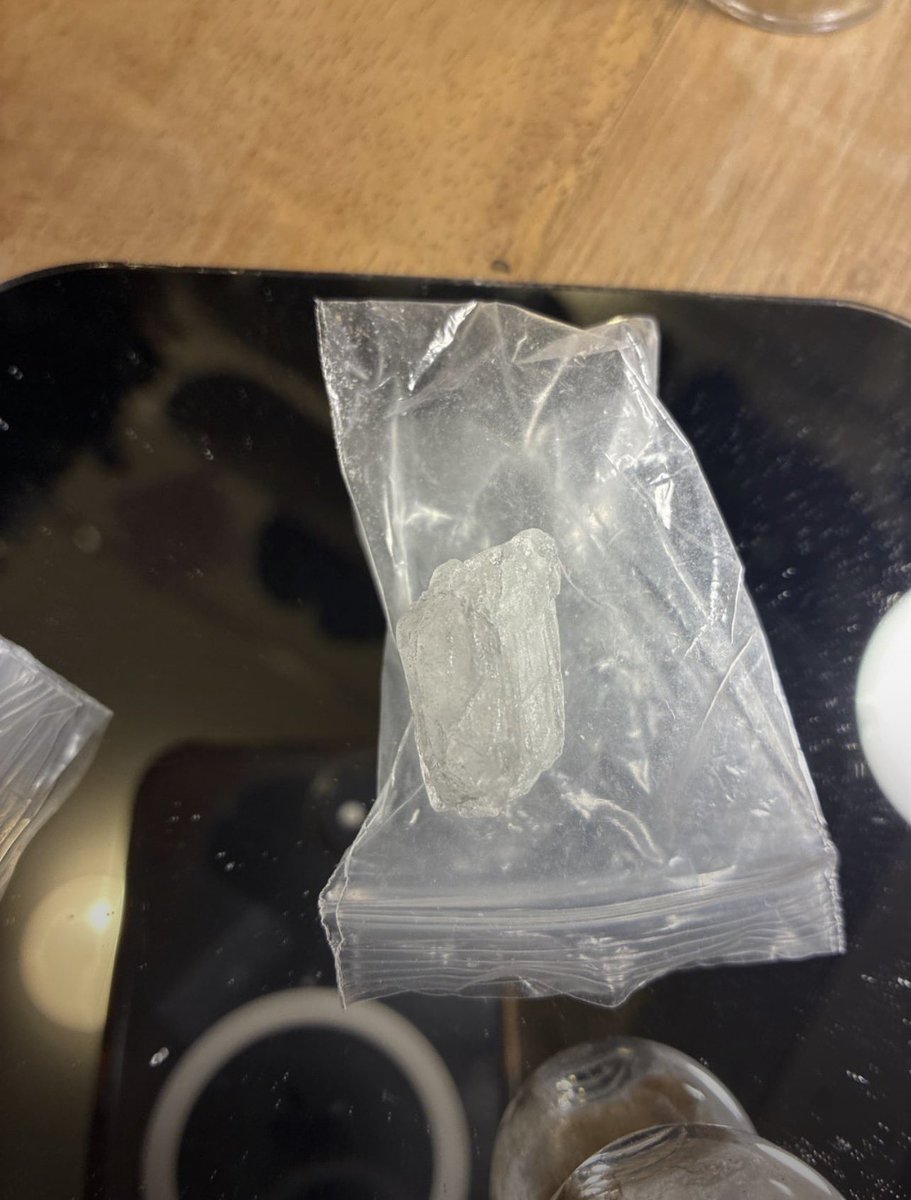 candyhazetrap's tweet photo. Scale broke. Can someone eyeball weight?

#mephedrone #methtwt #meth https://t.co/4ecmiIQPIe