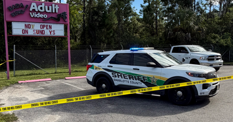 winknews's tweet photo. Charlotte County Sheriff's Office investigating death at Punta Gorda adult store | Full story at the link in bio 🔗 https://t.co/kxseKo9XQ0