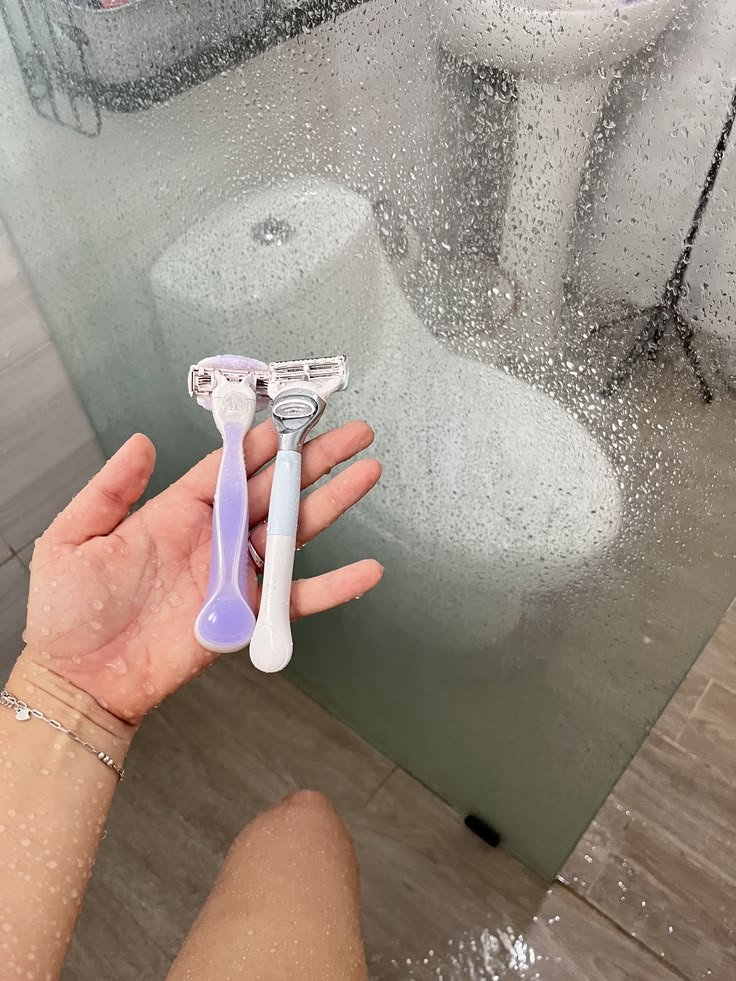 gloriaaaayy's tweet photo. Jujur, ini pisau cukur paling aman dan enakeun yang pernah gue pake😭👍 https://t.co/SIO3w3zeJ6