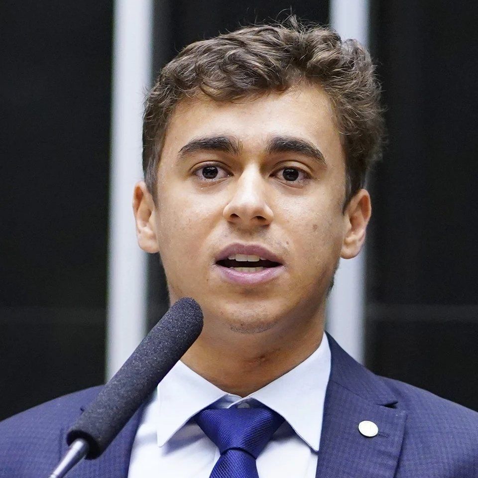 ttdapan's tweet photo. Mensagens obtidas pela Polícia Federal mostram que Vorcaro tinha intimidade com o deputado Nikolas Ferreira e afirmou acreditar que o parlamentar não falaria mal do Banco Master, dizendo que se dá muito bem com ele e que o colega não citaria a instituição. https://t.co/l2MkTdSxb3
