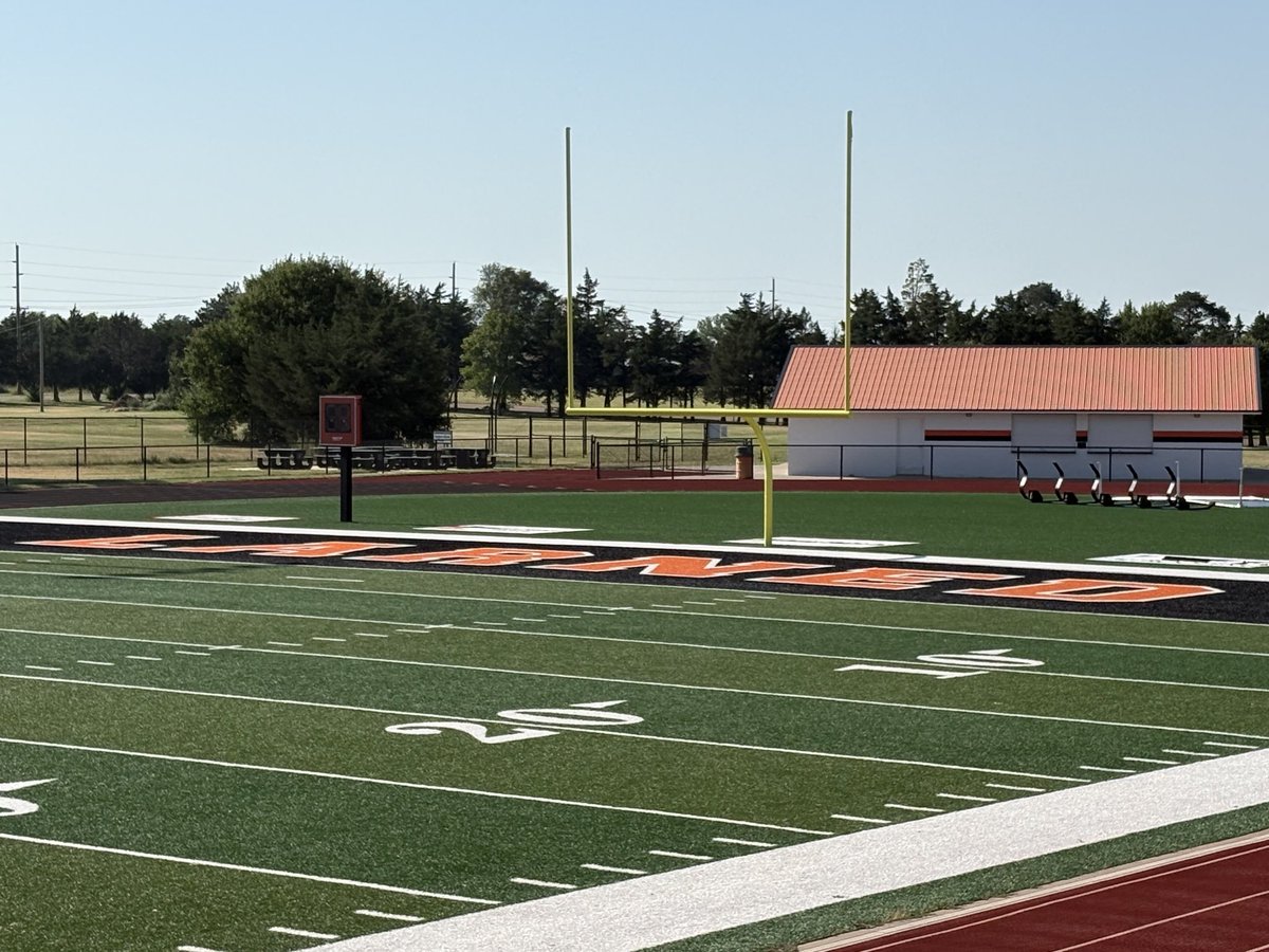 CMMarshall8688's tweet photo. Larned, KS. Home of the Indians and another awesome turf field by @MMTHBuilt https://t.co/aWAEpQURGq