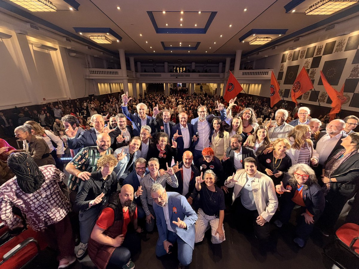 geraldoalckmin's tweet photo. Dizia Mário Covas: “o sujeito pode ser mais de esquerda ou mais de direita, Mas o que diferencia os homens e mulheres na vida pública é quem tem apreço pela democracia e quem não tem. Hoje no fórum Direitos Já!  vozes de diferentes ideologias, partidos politicos, credos e contextos sociais disseram: domingo é Lula 13 pelo Brasil! 🇧🇷