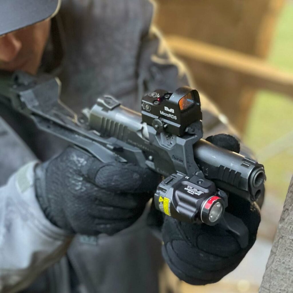 FuknutsMcStealy's tweet photo. I’m going to have this as my custom weapon https://t.co/79Jzgd4lwe