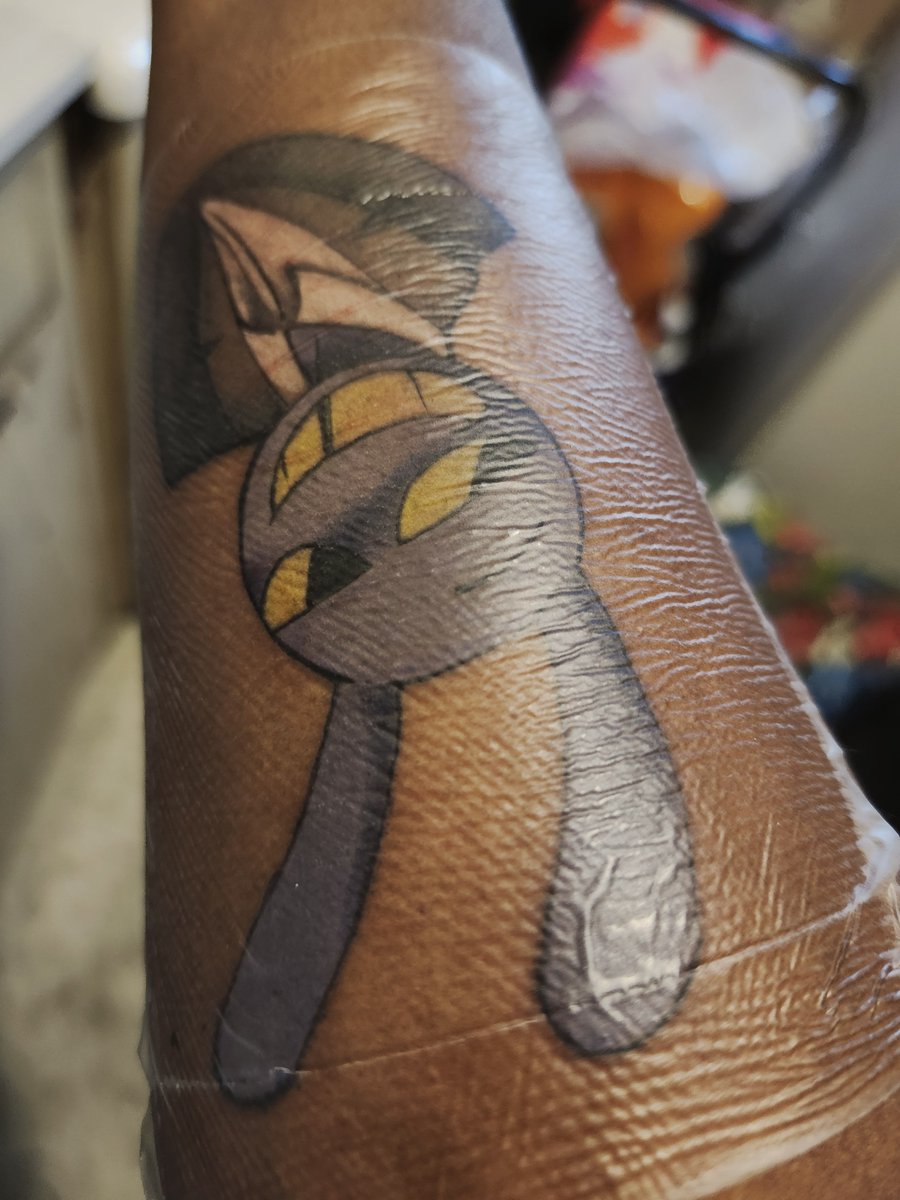 Gamergal38's tweet photo. It's been one year since I got this jax tattoo, I don't regret it and I'm not getting rid of this jax tattoo 💜🫶🏾

Artist is by @/eduardoithink https://t.co/6EChydVW8D